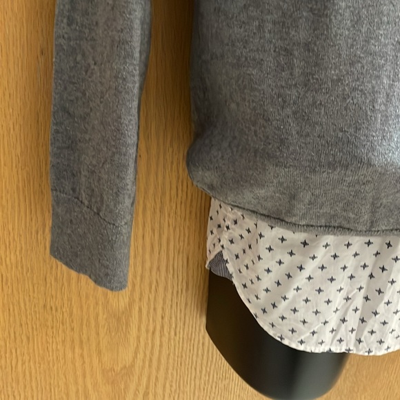 Banana Republic men’s grey l/s sweater size medium - Picture 3 of 4